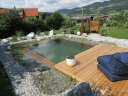 Naturpool mit Kiesfilter